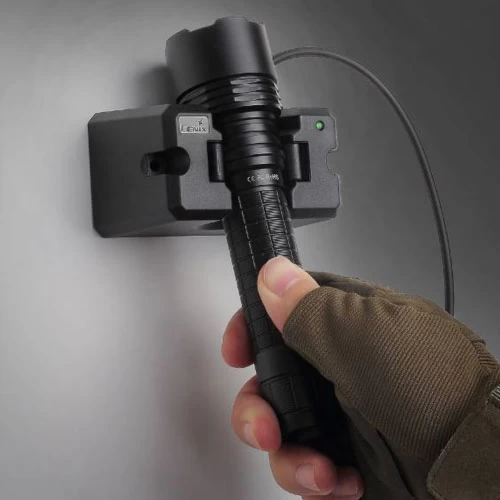 Fenix RC20 Rechargeable Flashlight | 1,000 Lumens - Image 2